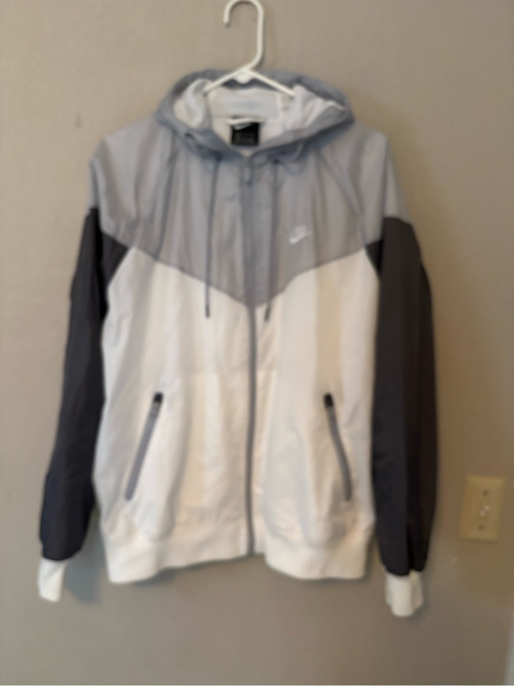 Nike Men's White, Light Gray & Dark Gray Colorblock Hooded Windbreaker